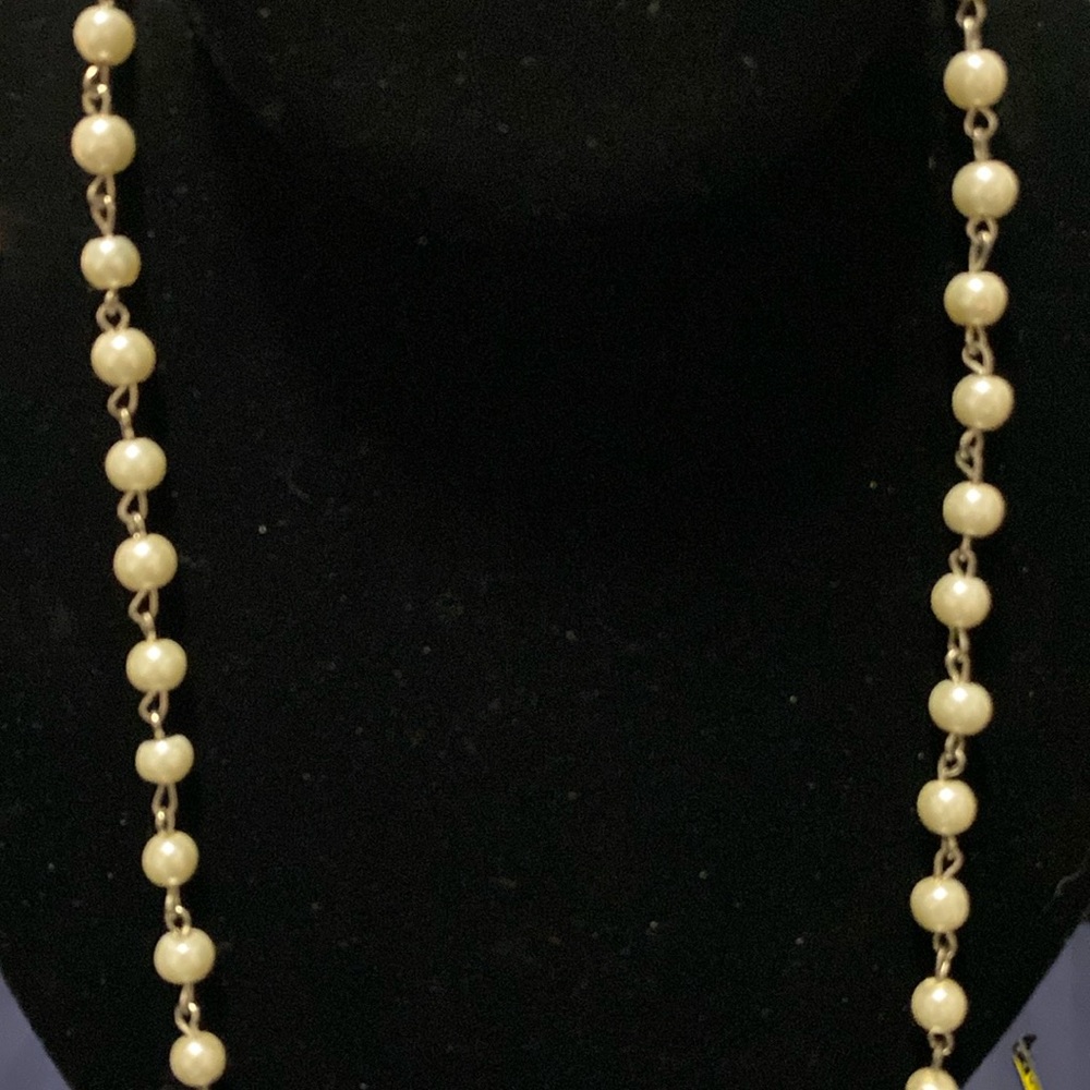 Faux Pearl and silver-toned links in between